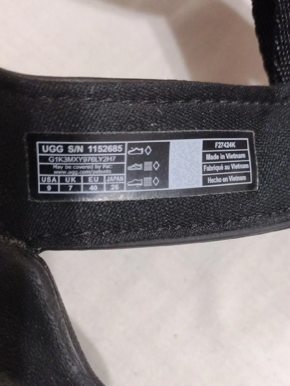 NEW UGG GoldenGlow Platform Sandals US 9 Black Lug Sole Resort Athleisure Chic